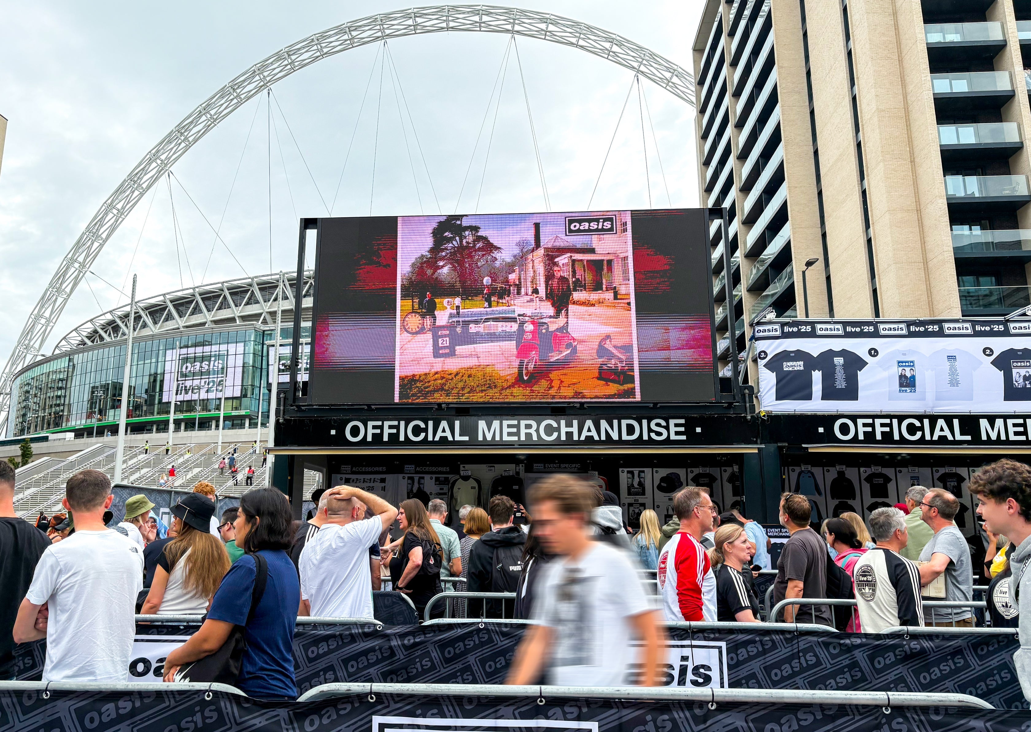 Lighting Up Oasis at Wembley Stadium