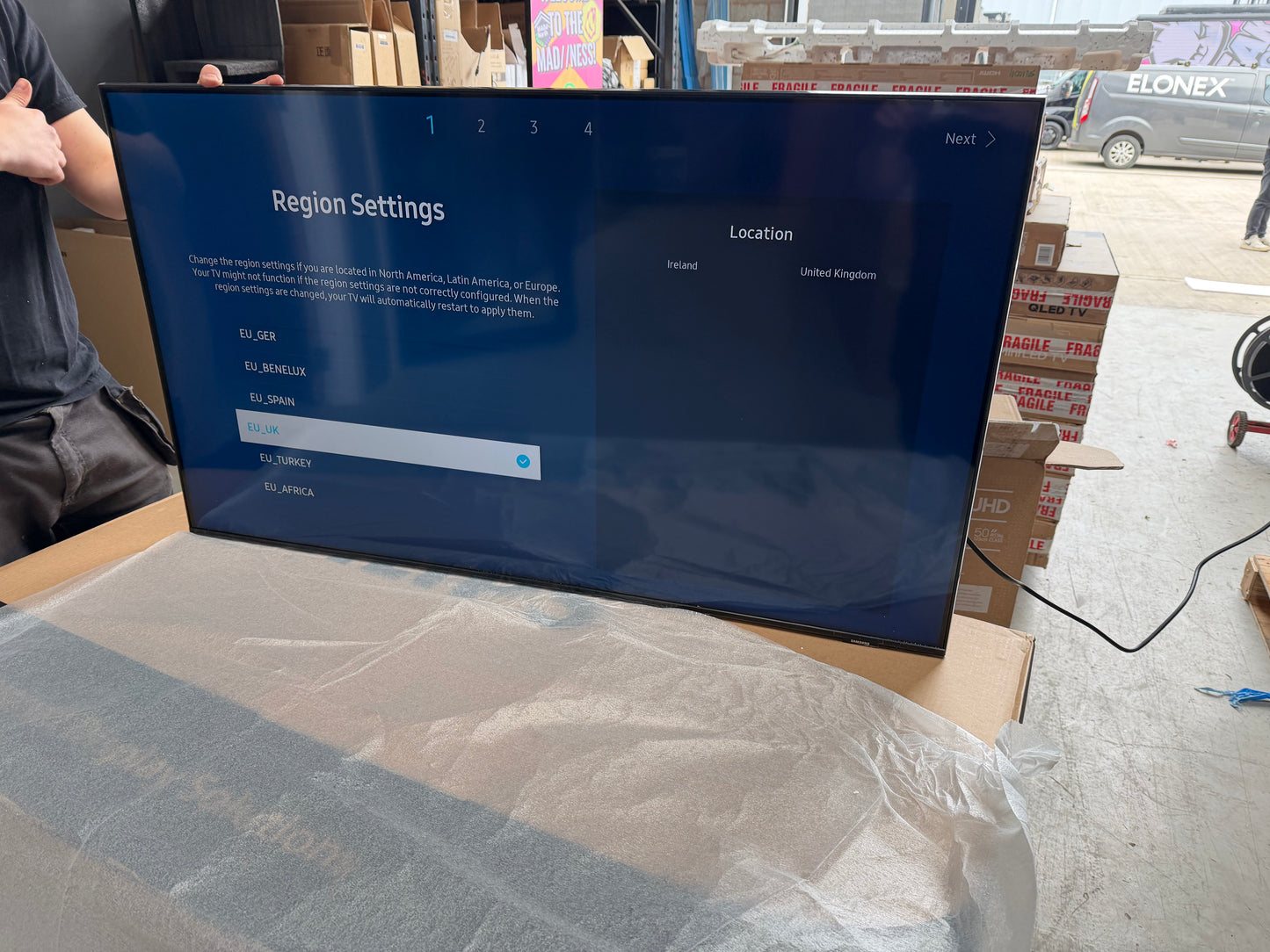 Samsung 50" HAU8000 UHD Smart TV