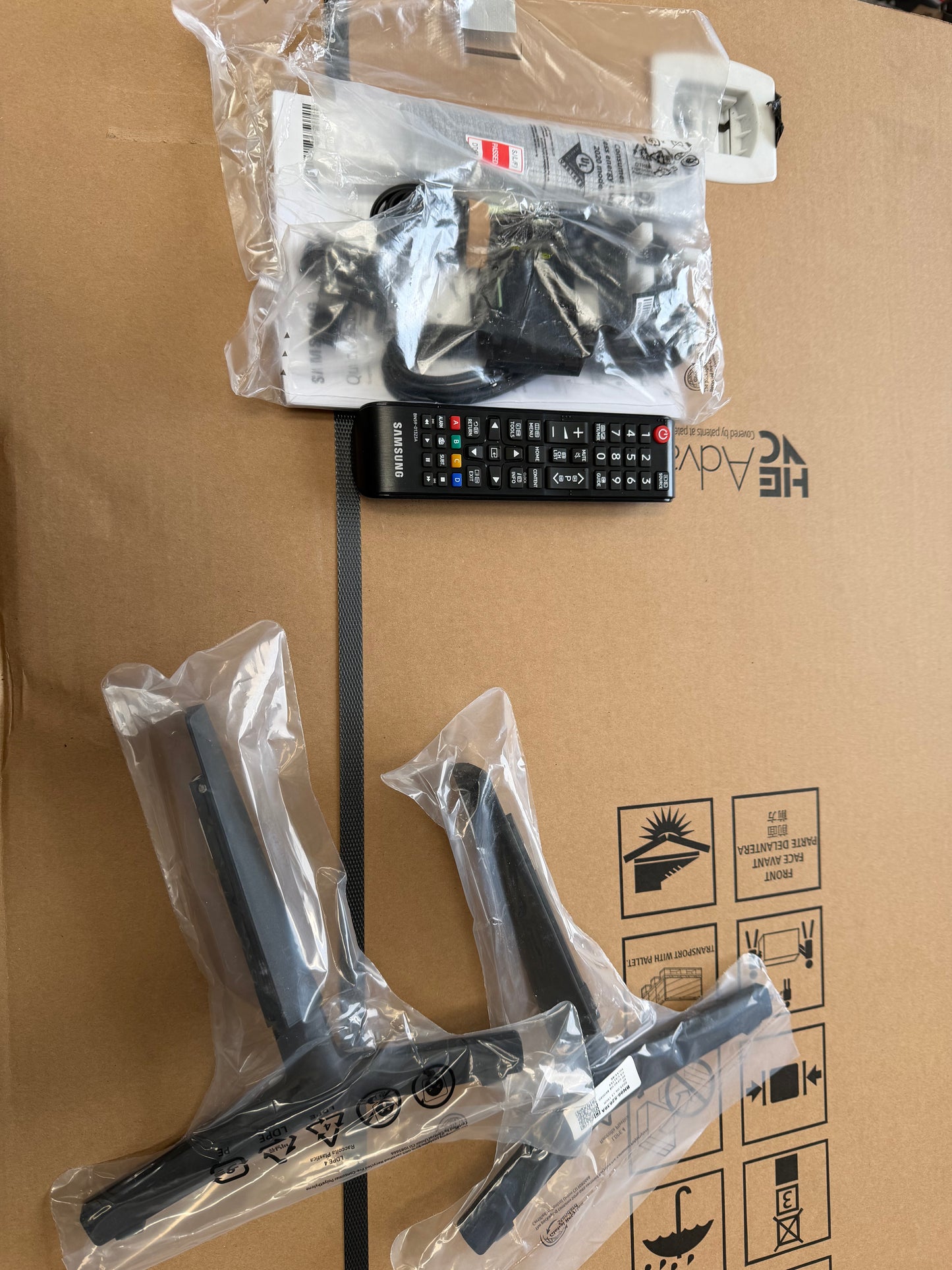 Samsung 43" UHD Smart TV