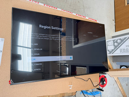 Samsung 43" UHD Smart TV