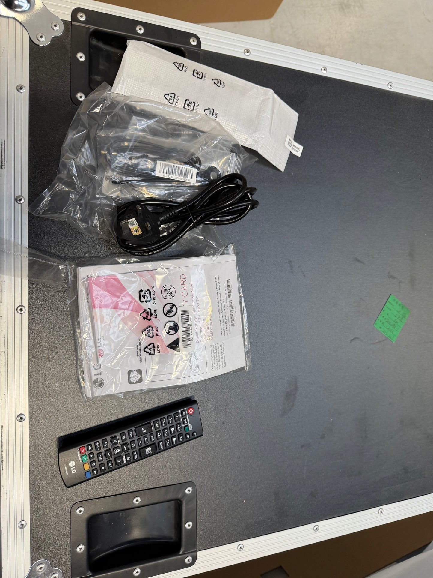 LG 98" B Series 4K Digital Signage