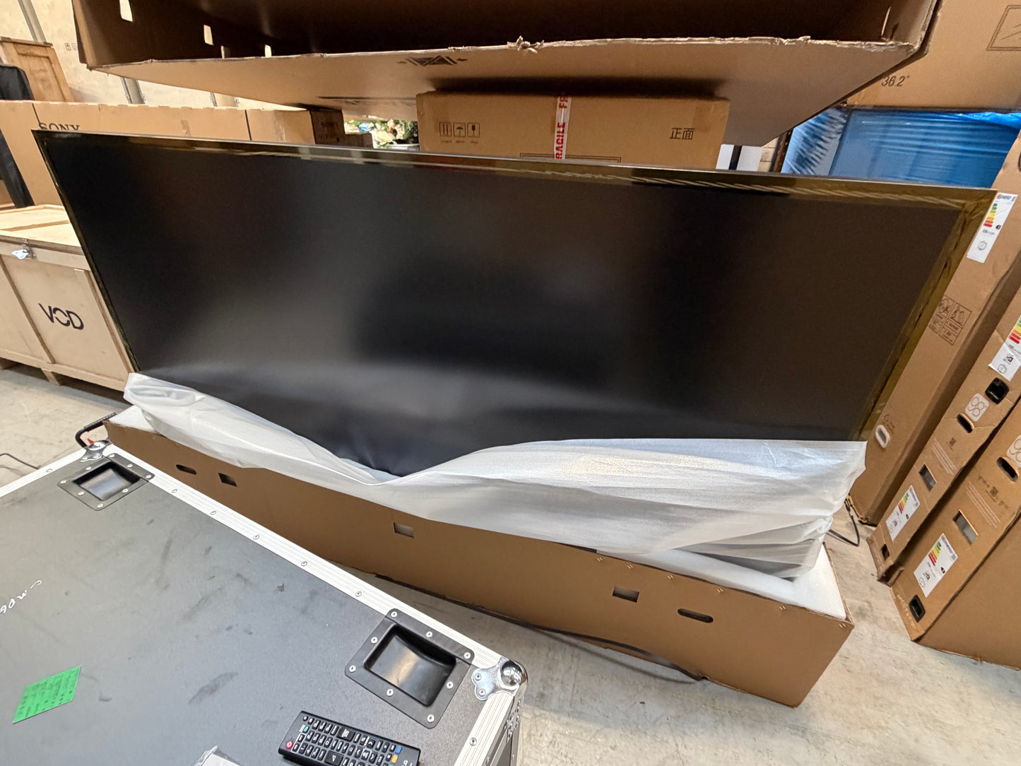 LG 98" B Series 4K Digital Signage