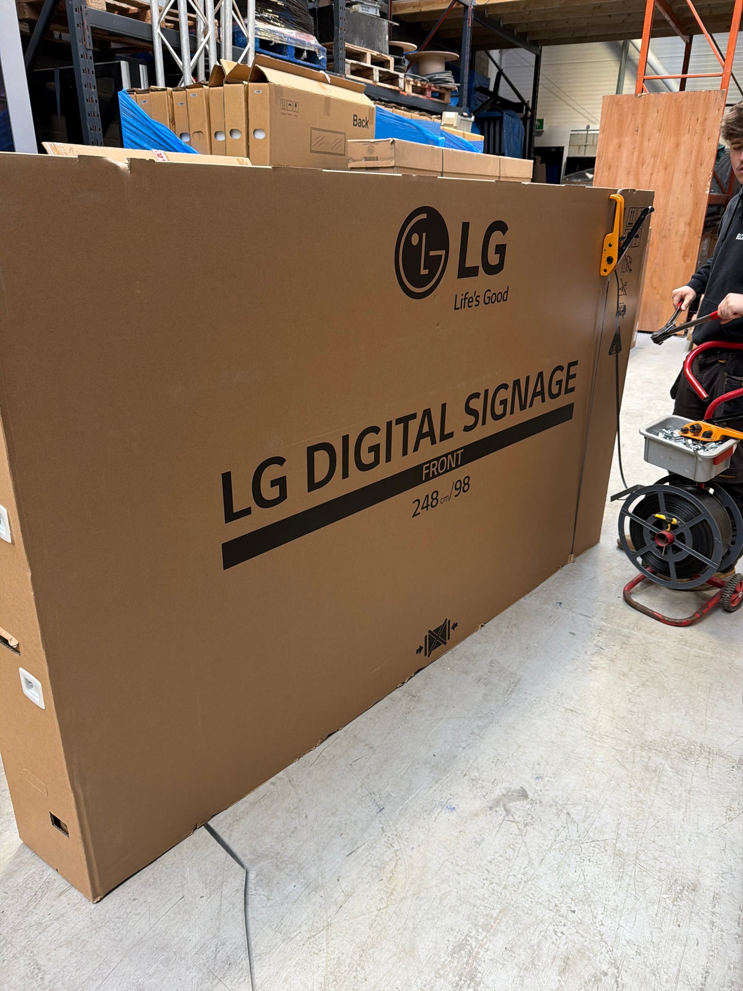 LG 98" B Series 4K Digital Signage